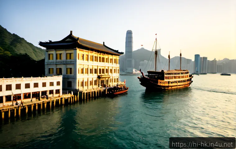 Home 17 홍콩 영국 식민지 시기 - Photorealistic historical scene of colonial-era Hong Kong harbor in the early 1900s, a British-style...
